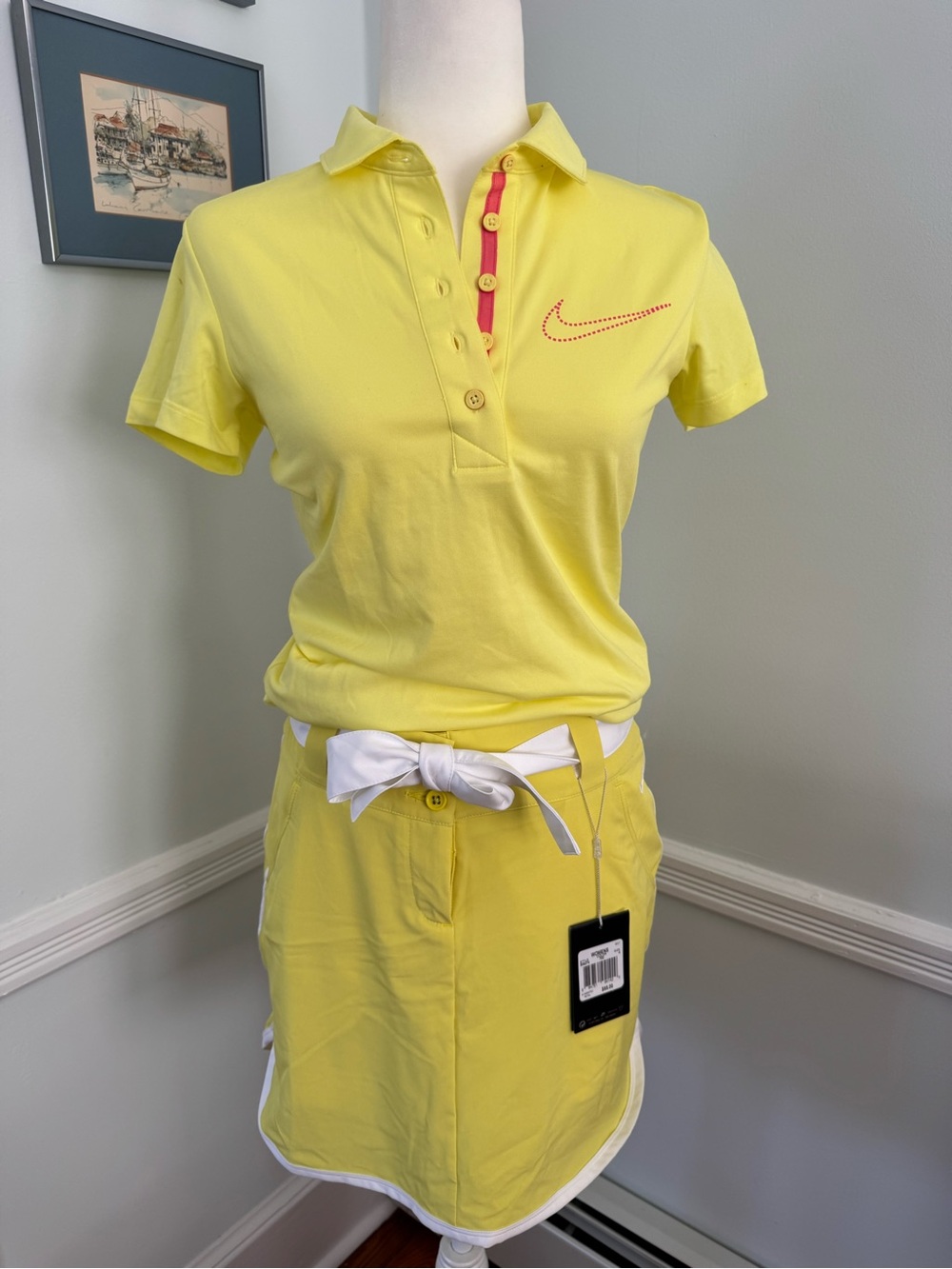 Nike Yellow Golf Set. Skirt with removable shorts and belt.